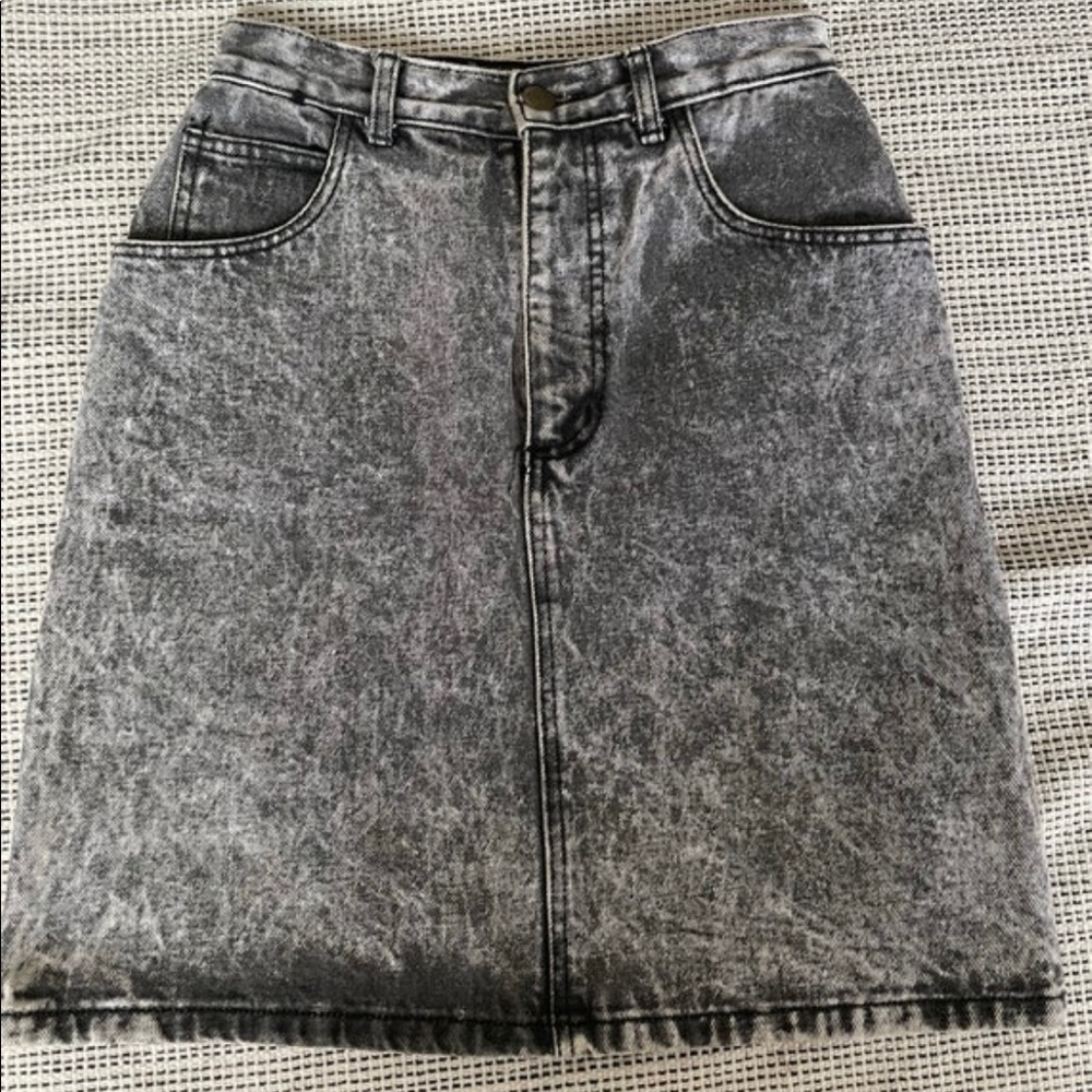 Rare Guess acid wash skirt size 27